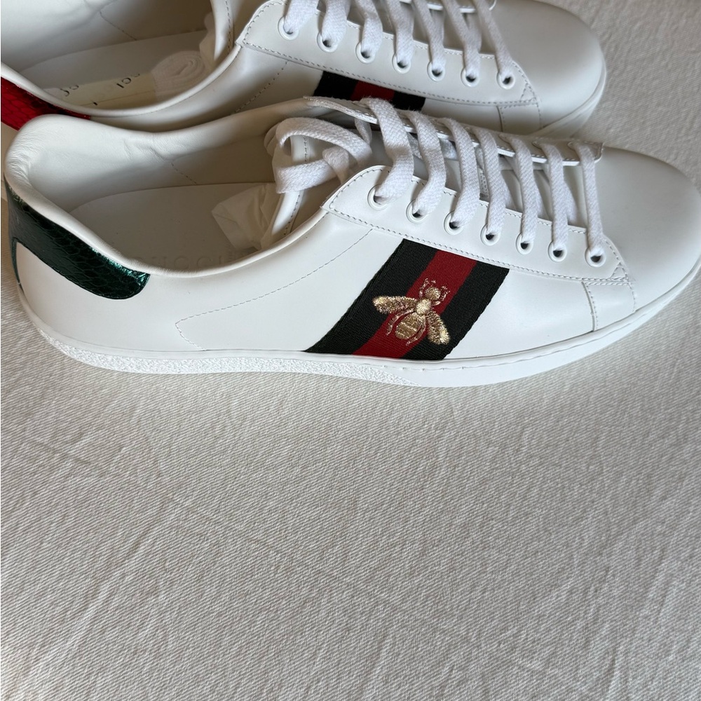 Gucci White and Green Sneakers Classic Design